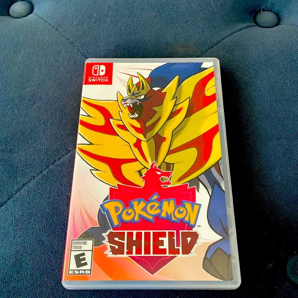 Pokemon Shield Nintendo Switch Game Cartridge
